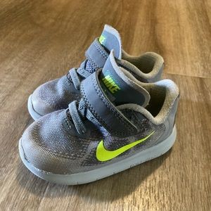 Nike Revolution toddler 5c